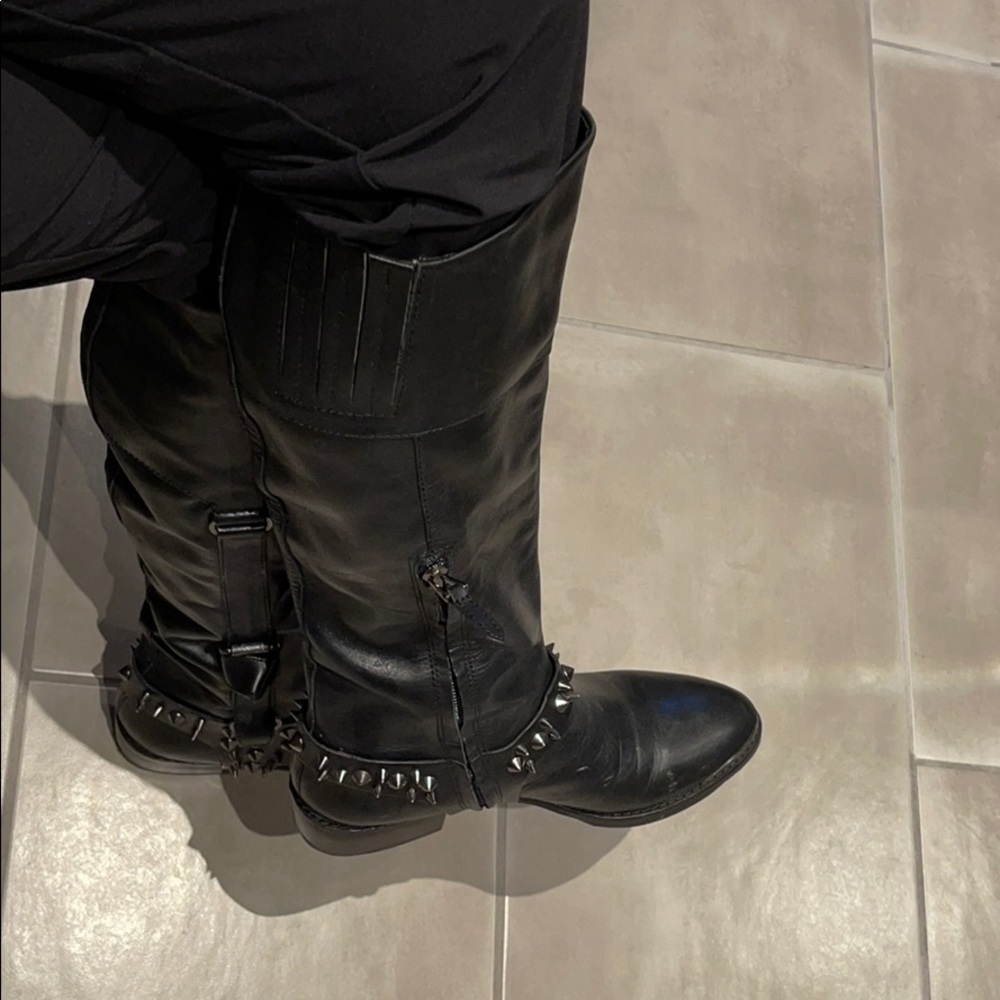 Boots - Picture 5 of 7